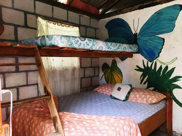 Acomodación en cabañas nativas para tour de Avistamiento de Ballenas en Bahía Málaga