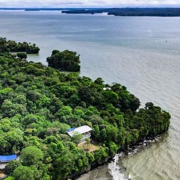 Hostal frente al mar en Bahía Málaga en el Pacifico Colombiano