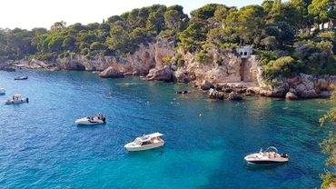 Sailing to the Cap of Antibes with a rental