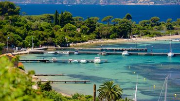 Mooring your sailboat at the Lerins islands