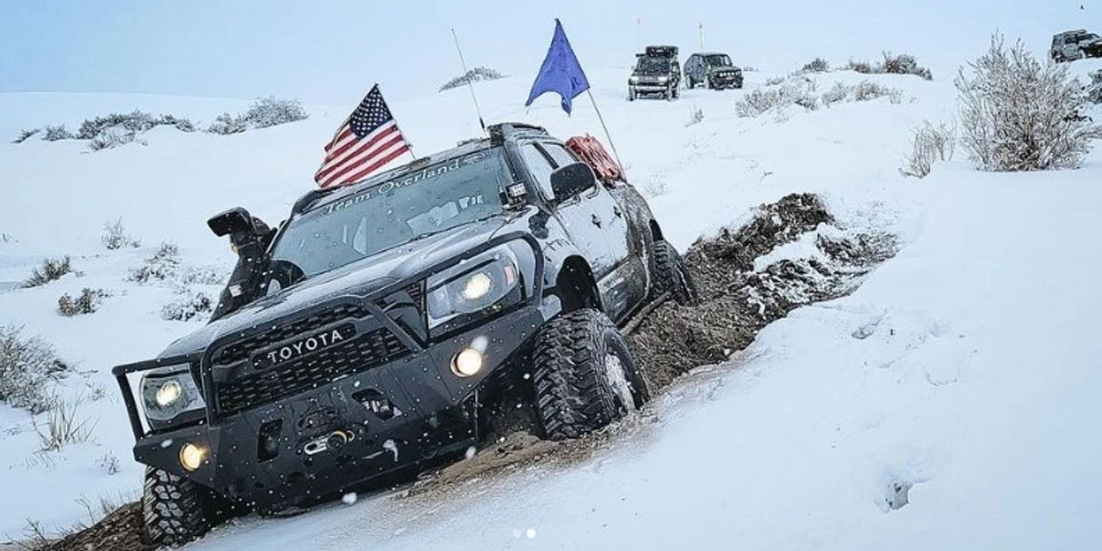 Toyota Tacoma getting stuck in the snow. Snow recovery in Central Oregon
