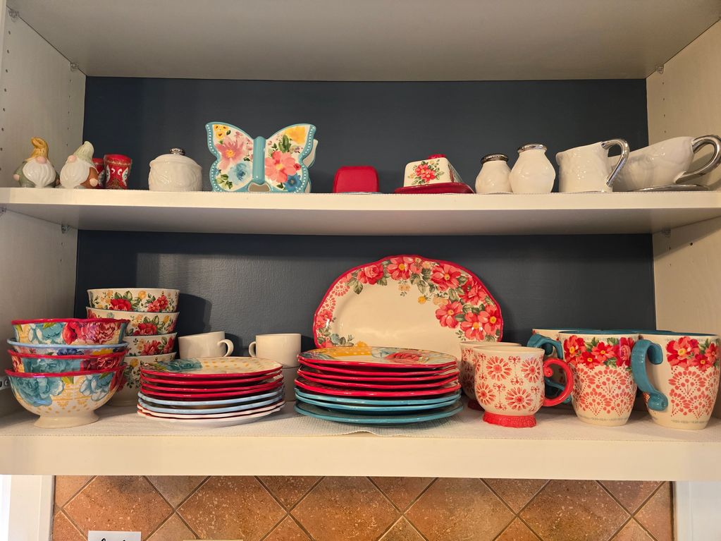 Contemporary kitchen with open shelving and elegant lighting fixtures.