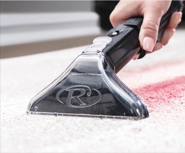 The Wet Pickup & Extractor Head quickly picks up spills.