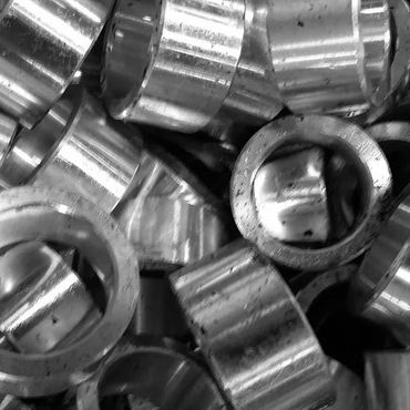 Cut aluminum tubing.