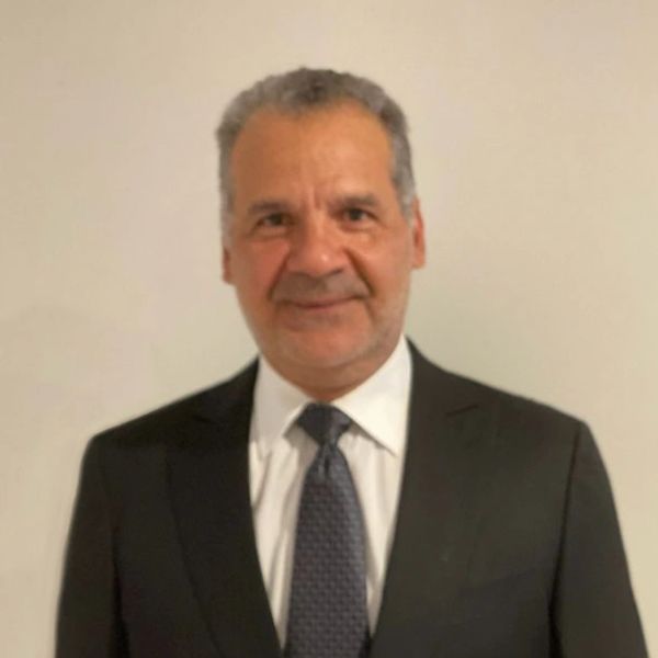 abogado con experiencia en temas migratorios