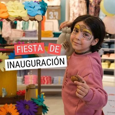 Niña con tayakito en la fiesta de inauguració de TAO KIDS en Madrid