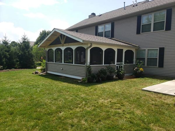 18x20 screened in porch during the day