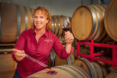 Barrel aged wine
Red wine
Wine tasting
Wineries in Galena, IL
Daffodil white
Elizabeth White