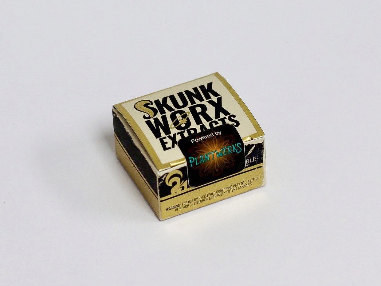 Box of Skunk Worx Extracts cannabis product.
