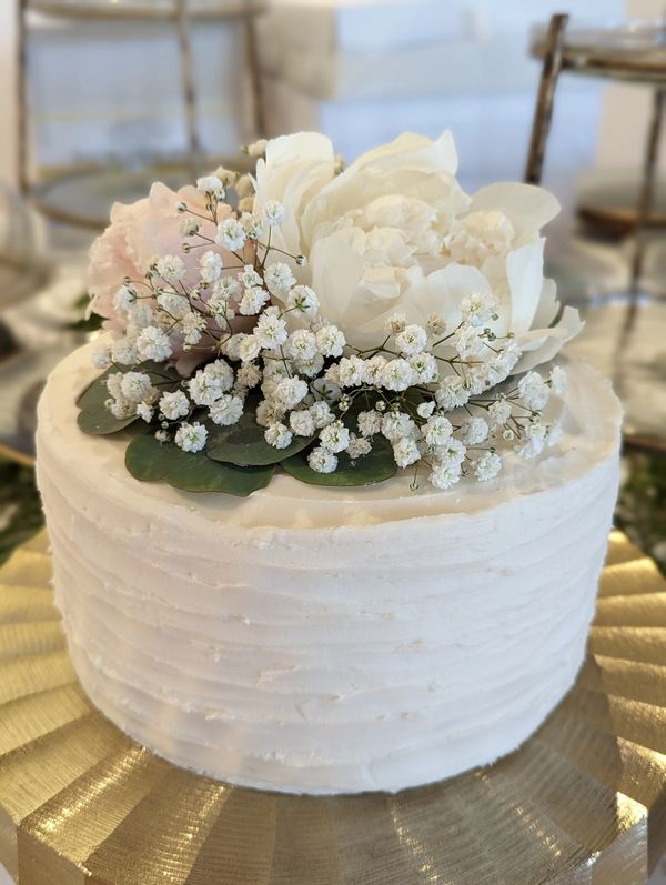 6-inch wedding cake, vanilla textured frosting