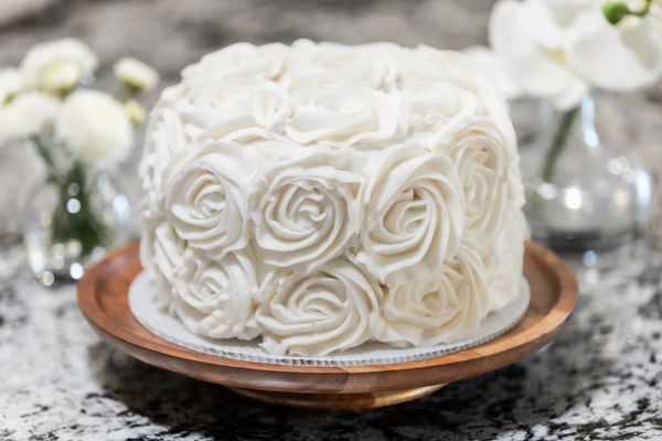 6-inch 3-layer cake, vanilla frosting, tight rosettes on top and sides