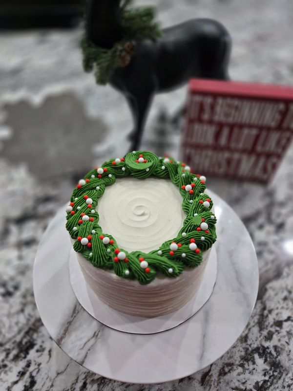 6-inch (3 layer) vanilla wreath cake