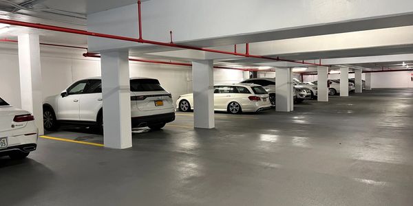 Palm Beach luxury homes with garages