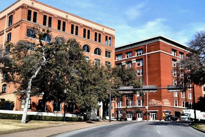Texas School Book Depository (L) overlooking Elm Street
