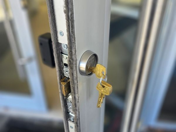 high security lock install with key