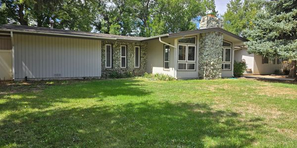 Rare ¾-Acre Retreat with Expansive Mountain Views
A rare opportunity to enjoy the best of both world