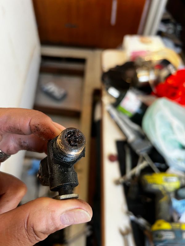 Pickup valve from diesel tank - Crud City!