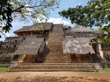 Castillo en la acropolis de Ek Balam.