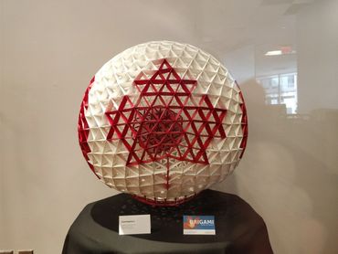 Cosmosphere designed by Miyuki Kawamura
Folded by HB & the Origami Society of Toronto