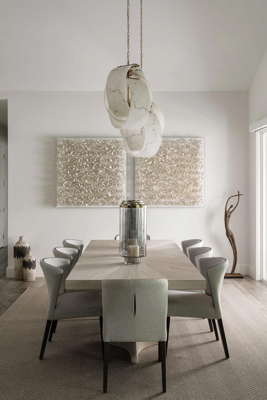 Dining table with 2 pendants