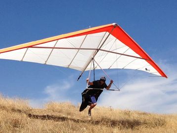 Wolfy playing around on a wills wing Alpha 235 hang glider