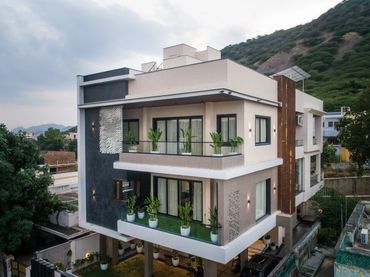 Luxury villa facade featuring Stonelam porcelain slabs