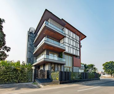 House facade with seamless Stonelam porcelain slab finish