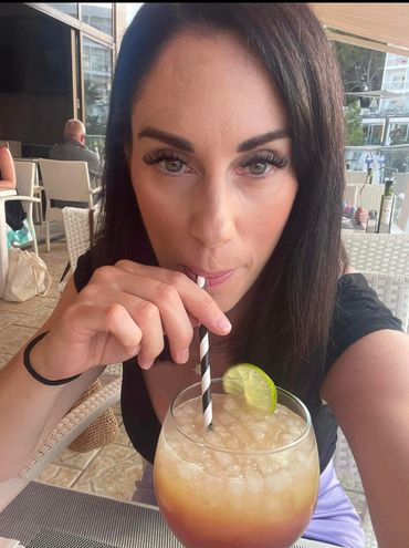 client on holiday wearing Russian volume lashes