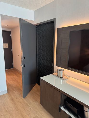 hotel guestroom connecting door