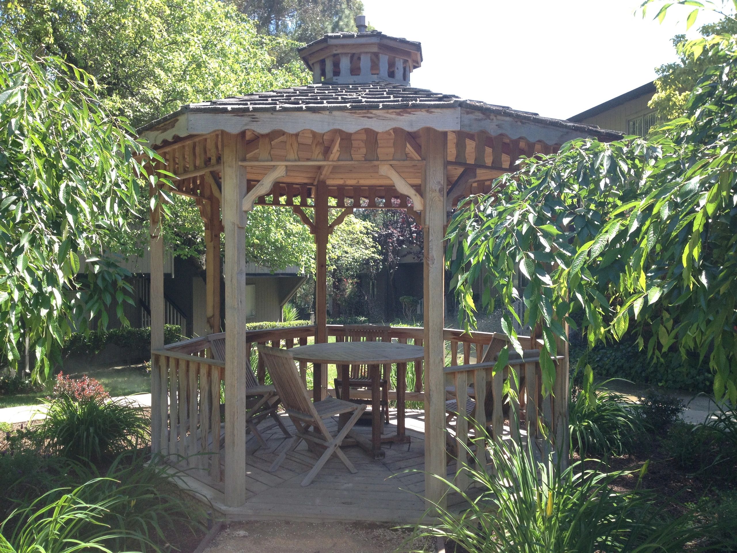 Kelly Green Apartments