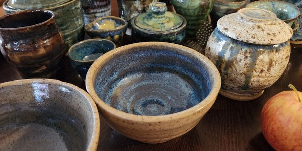 Pots with lids, sugar/honey pots, coffee mugs, ceramic bowls and vases