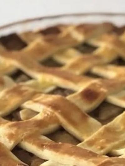 A delicious apple pie out of oven