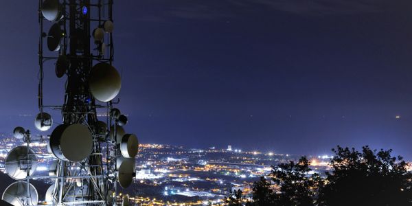 Transmisión de televisión digital y analógica