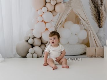 Family Photographer. Maternity. Newborn. Mini Sessions. Cake Smash. Regina Photographer.