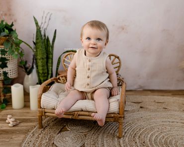 Family Photography. Cake Smash. One year photos. Mini Sessions. Regina Saskatchewan