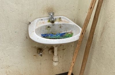 Non-functioning bathroom sink...