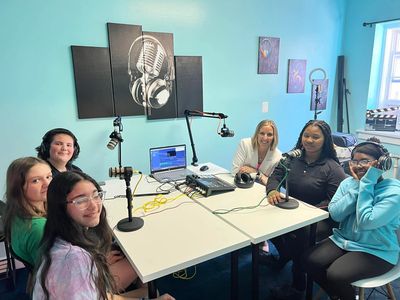 Susan Vernicek mentoring girls from the Girls Infused Program at Youth Infusion office, Poconos