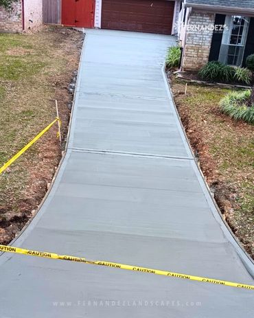 www.FernandezLandscapes.com
Concrete Driveway
3500 PSI concrete
Rebar #3 / 18” Centers
Broom finish