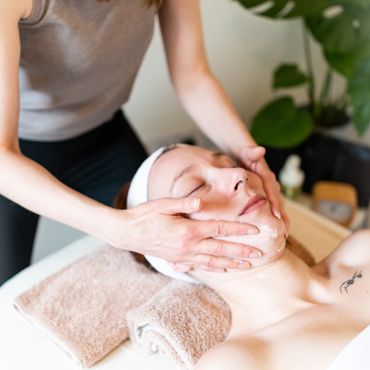 Tropic skincare facial. Natral face lift massage.