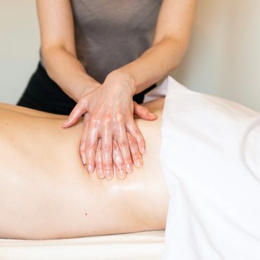 Hands free massage. Swedish Massage. Back massage.