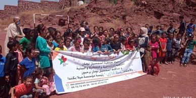 Visite de l'école d'Assemsil ainsi que la distribution des fournitures scolaires. Du vrai bonheur!