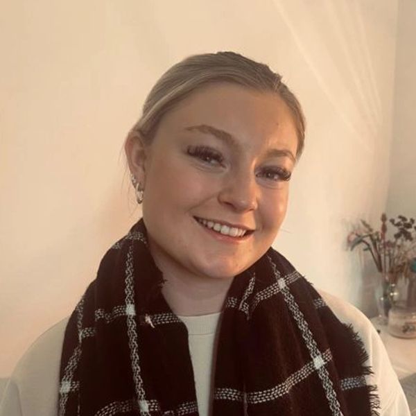 Photo of Holly Walker