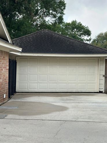 Driveway and garage post-cleaning by pressure washing.