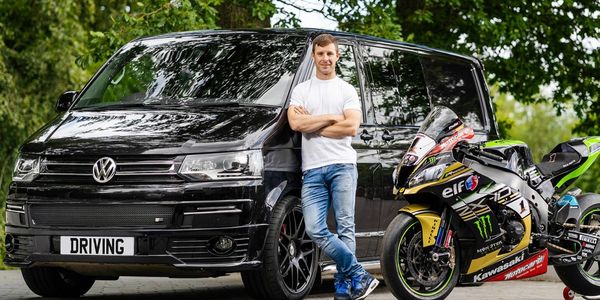 Assisted Support vehicle for superbike tours