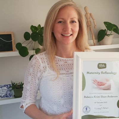 kristi sloan reflexology qualified maternity reflexologist holding certificate in relaxing studio 