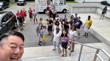 Capturing memories and spreading smiles, one scoop and selfie at a time! 📸🍦 #GroupFun #IceCream