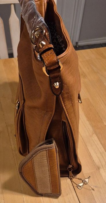 Velcro holster for the inside of the bag!