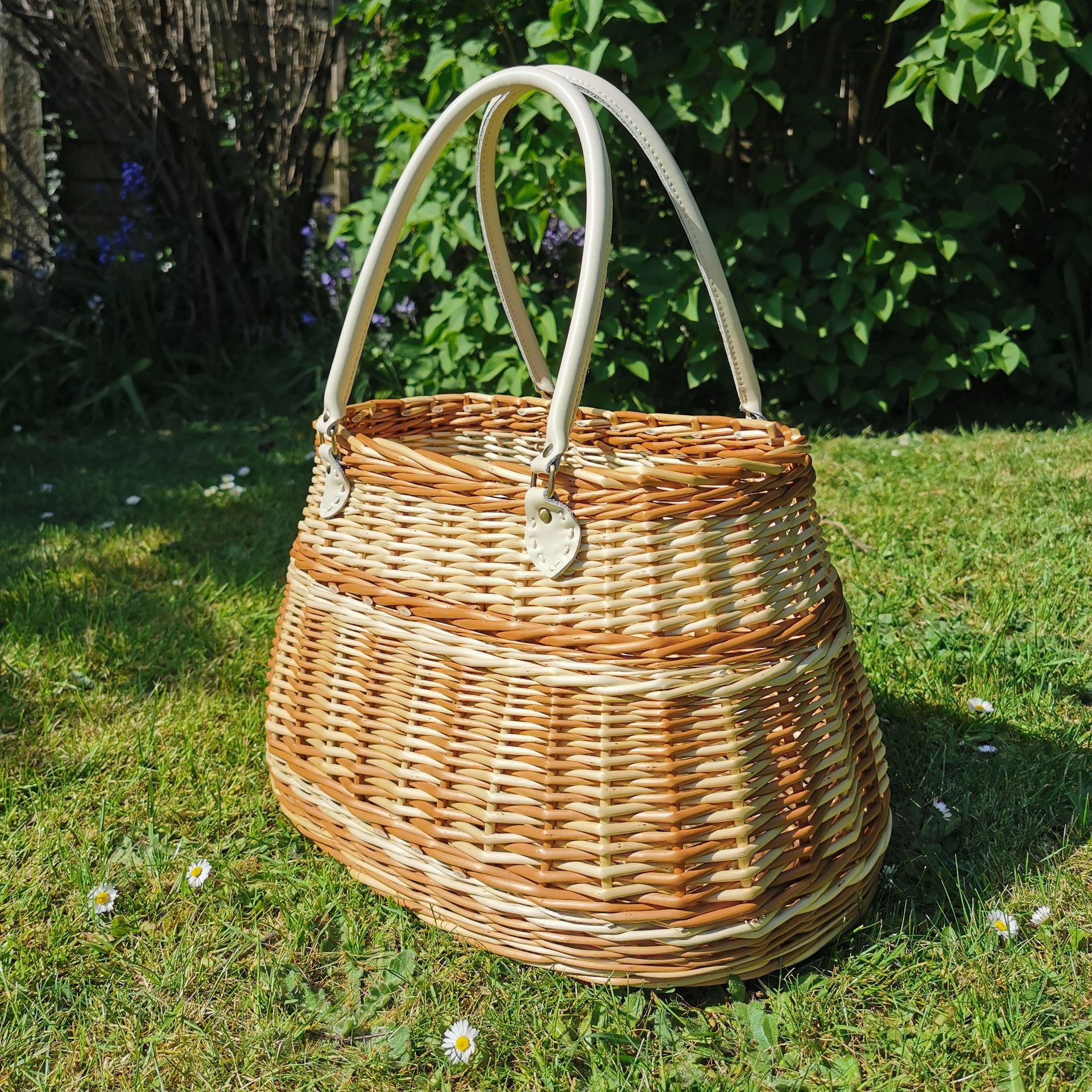 white and buff willow handbag sussex willow baskets