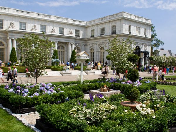 Rosecliff mansion image