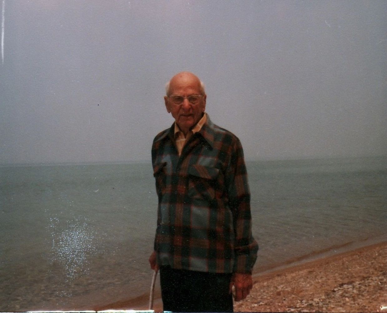 (left to right) Lyle Dickerson with son Burt and daughter Jane. Circa 1944